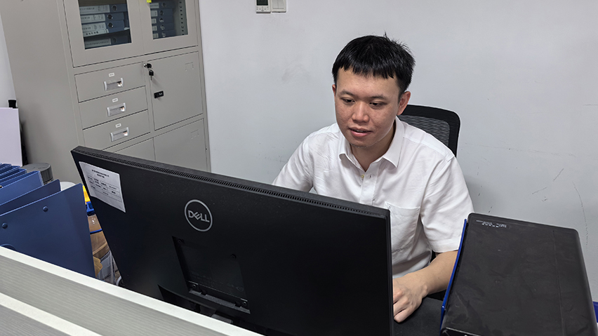 暂时厂房内，，，，，我们用11个月造出海内最大功率的氨氢能源发电机